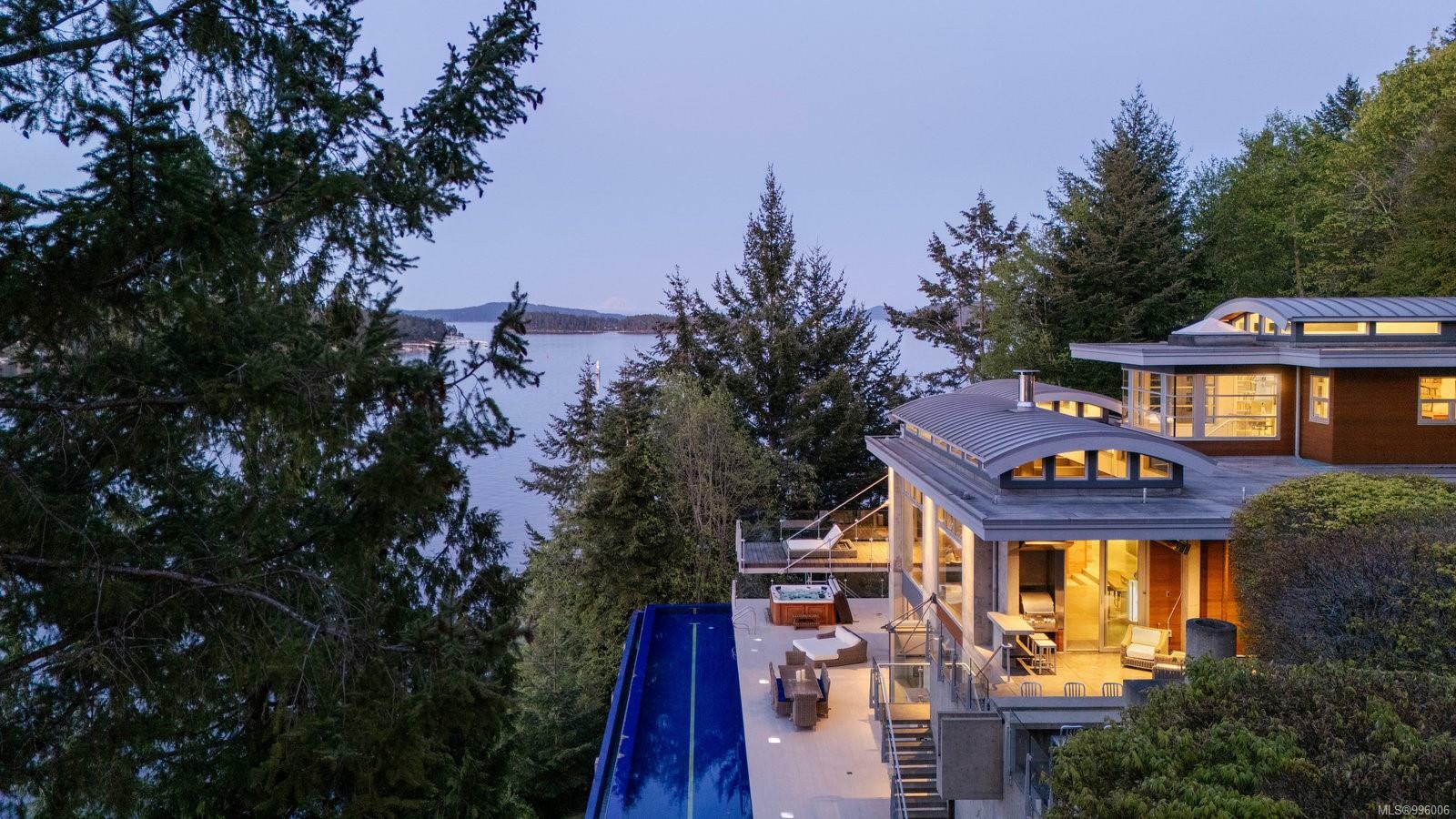 Property Photo: 1580 Lands End Rd BC V8L 5L5