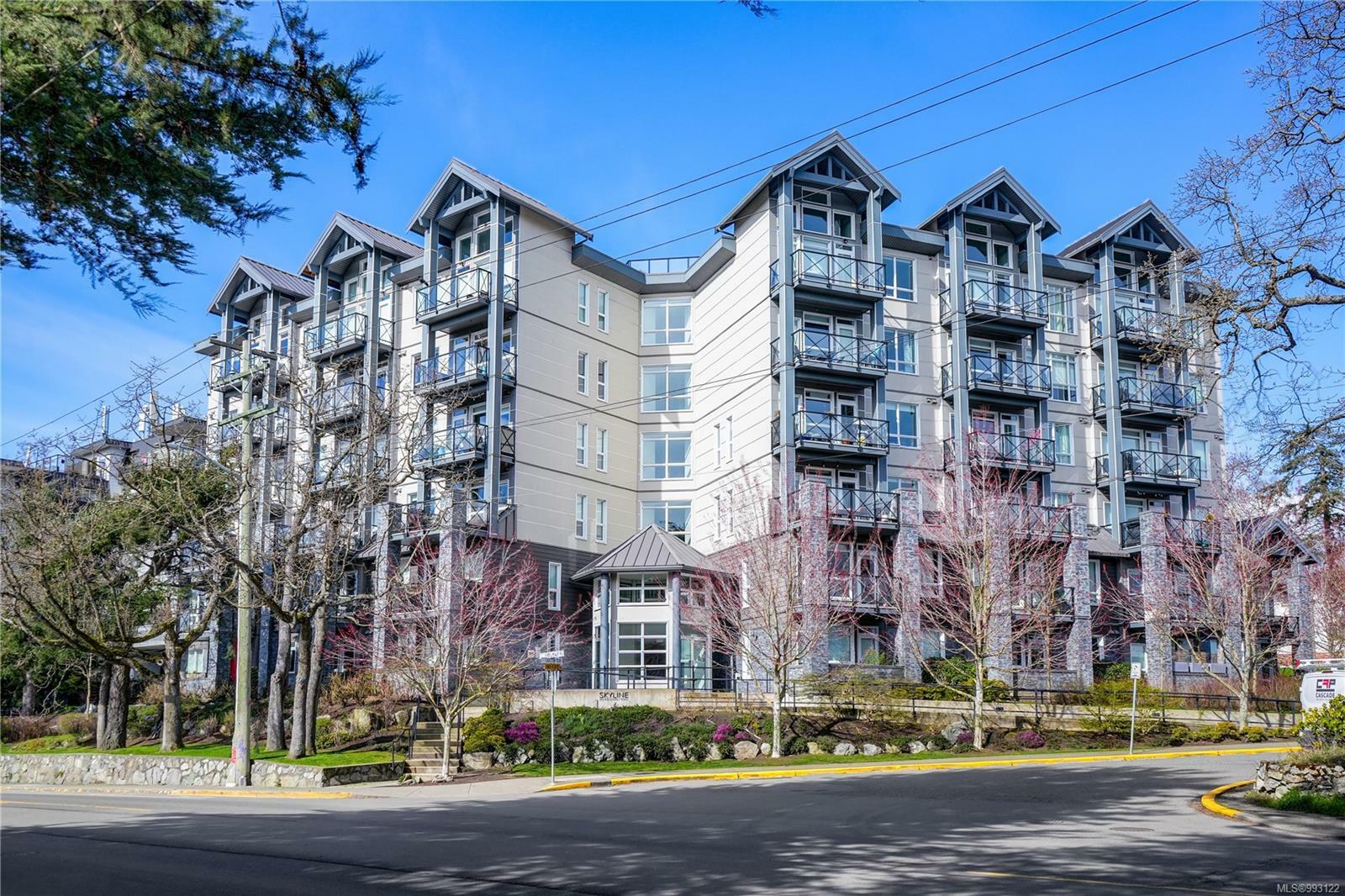 Property Photo: 924 Esquimalt Rd 302 BC V9A 3M8