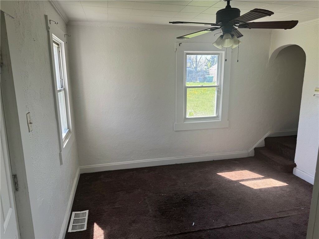 Property Photo:  877 Vankirk St  PA 15025 
