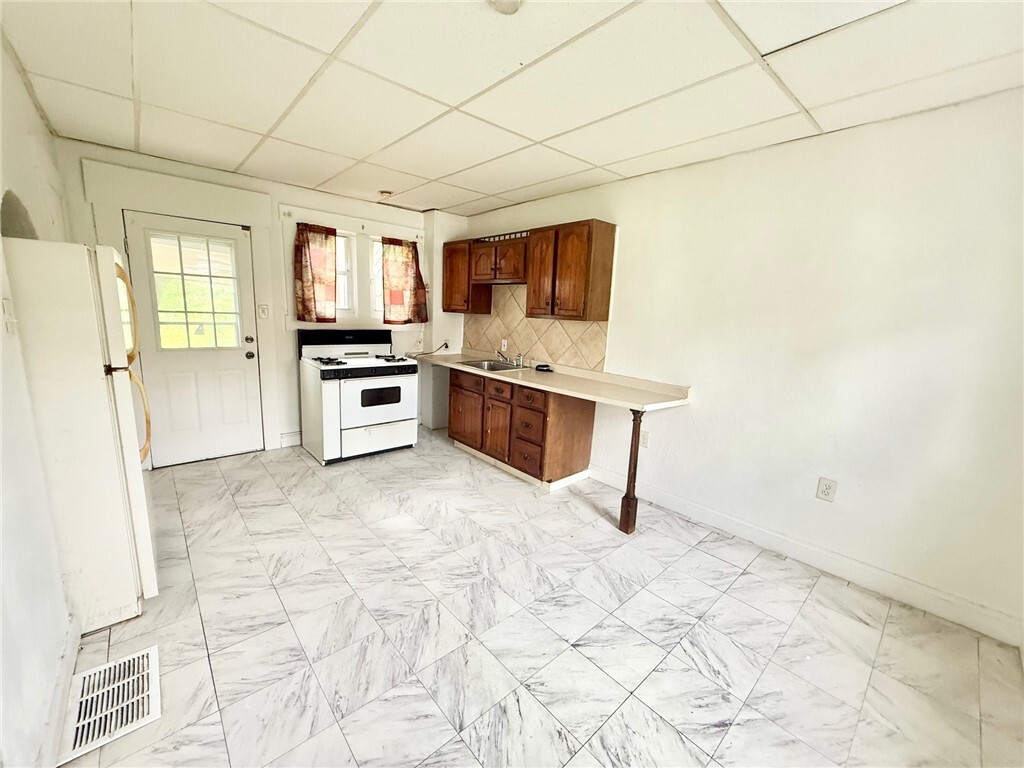 Property Photo: 877 Vankirk St PA 15025