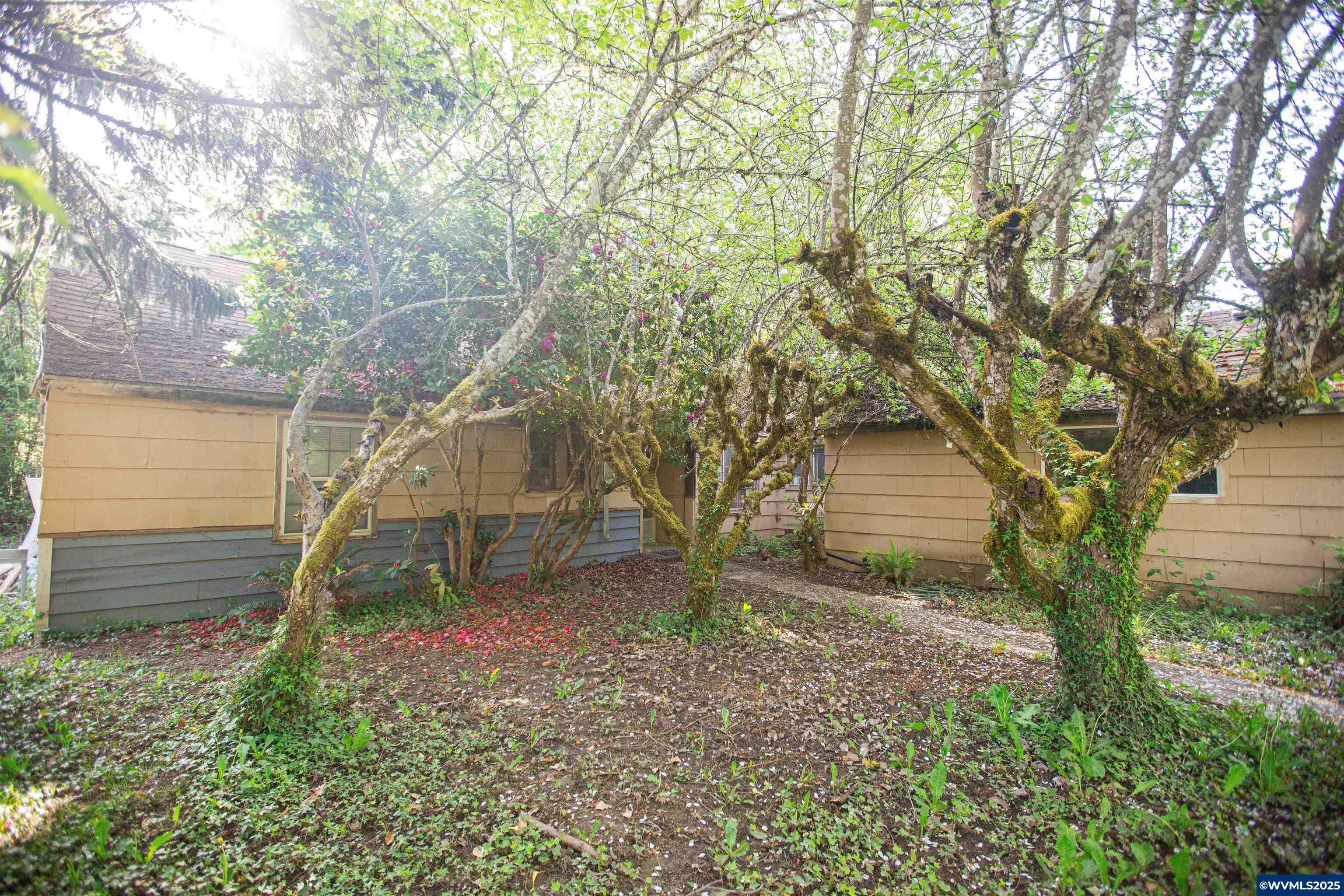 Property Photo: 1835 SW Edging Dr OR 97333