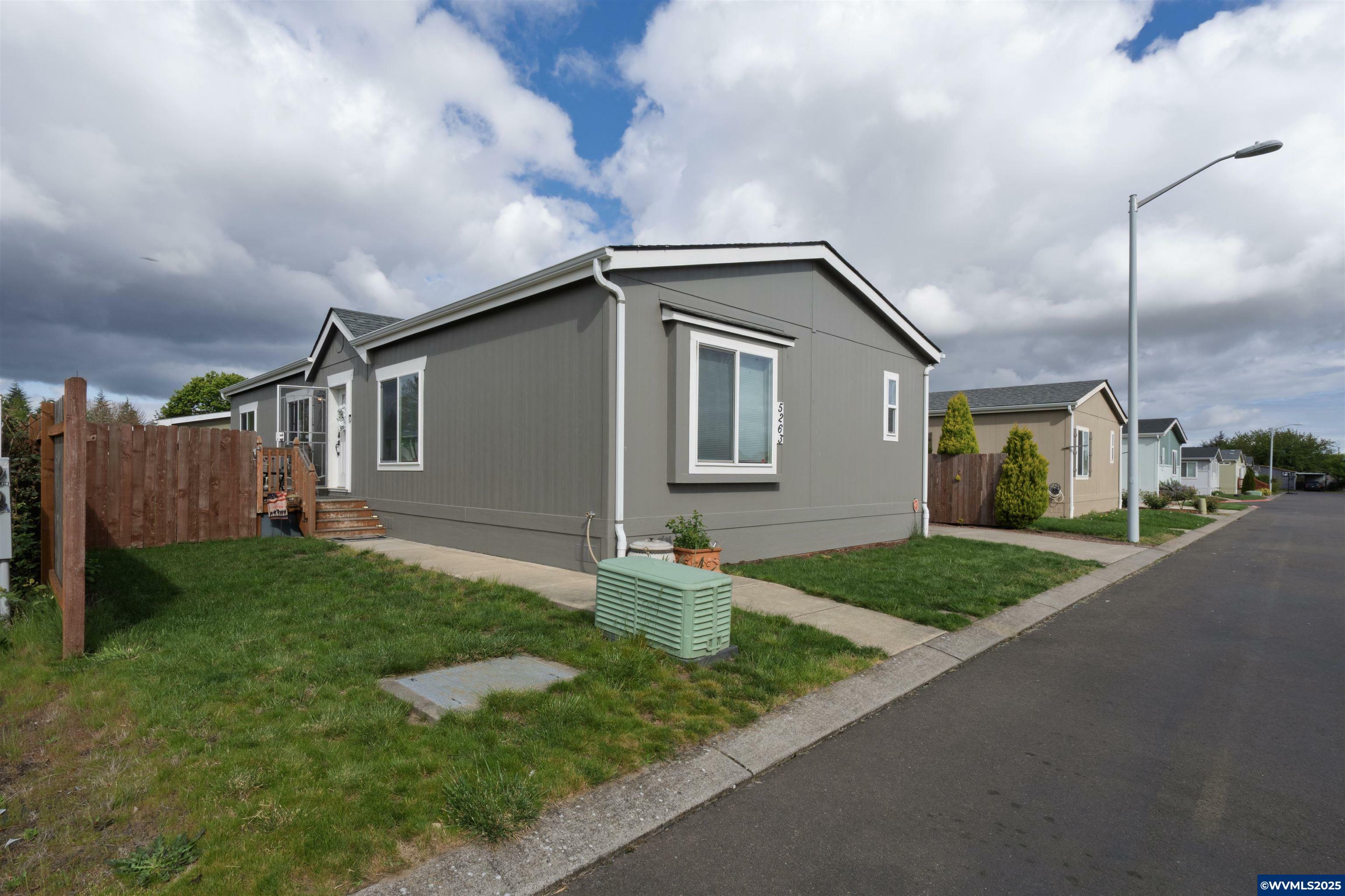 Property Photo: 5263 Gold Dust St NE 216 OR 97305