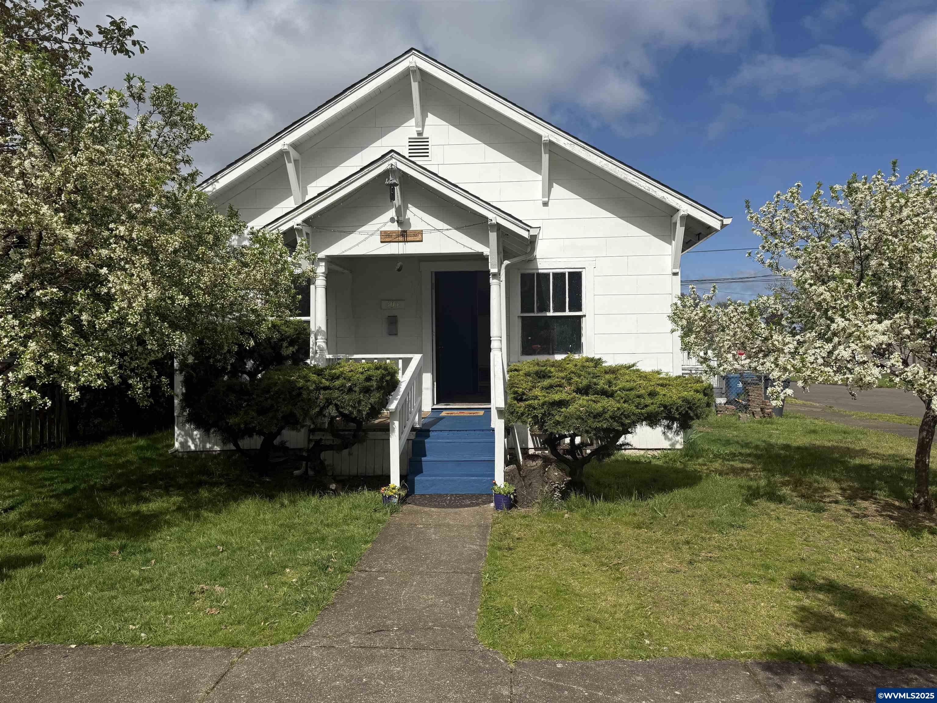 Property Photo:  505 18th St SE  OR 97301 