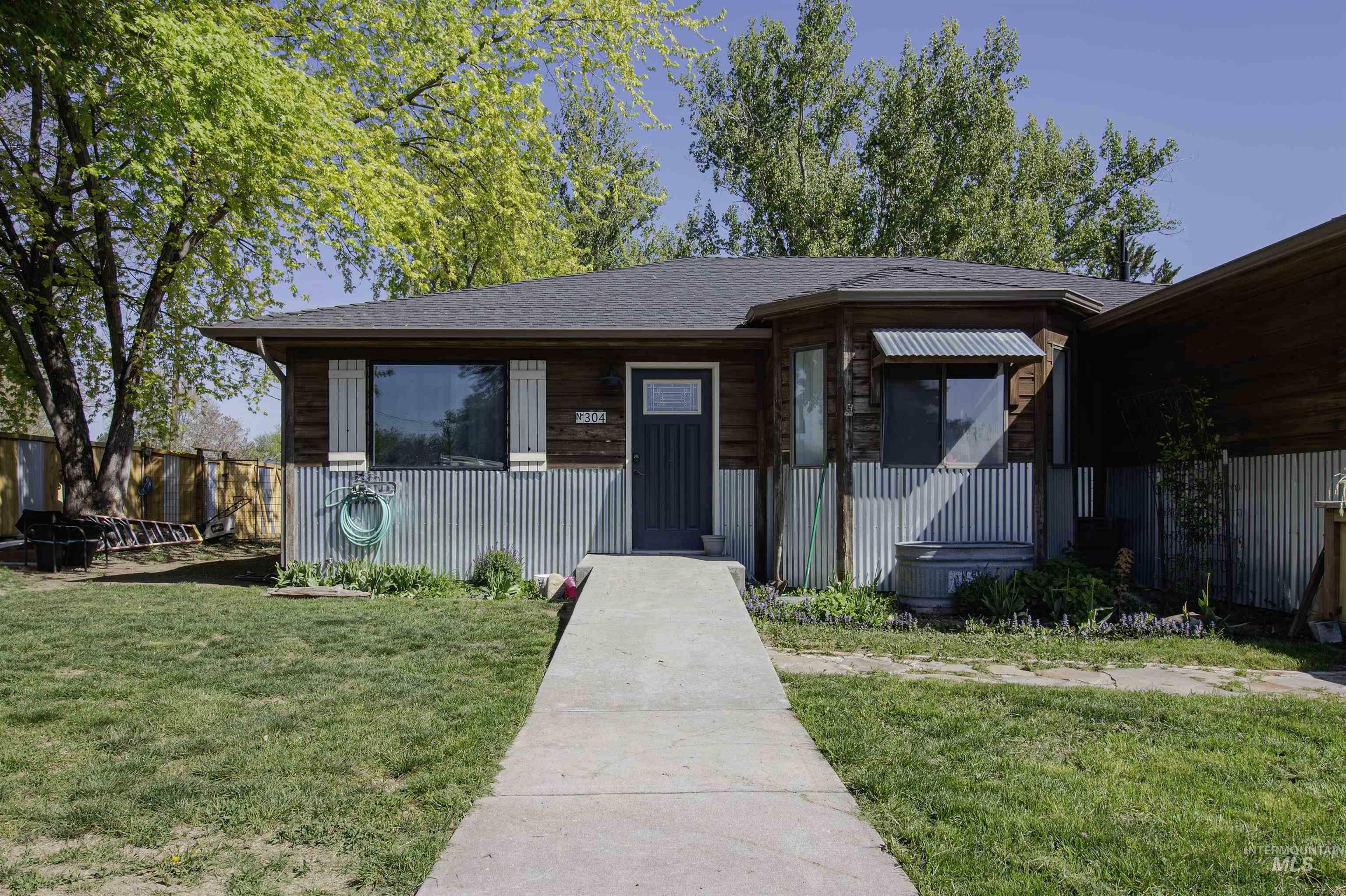 Property Photo: 304 W Elm Street ID 83655