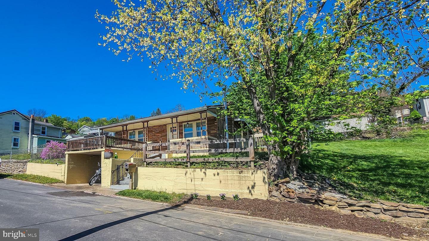 Property Photo: 207 Spruce Street MD 21562