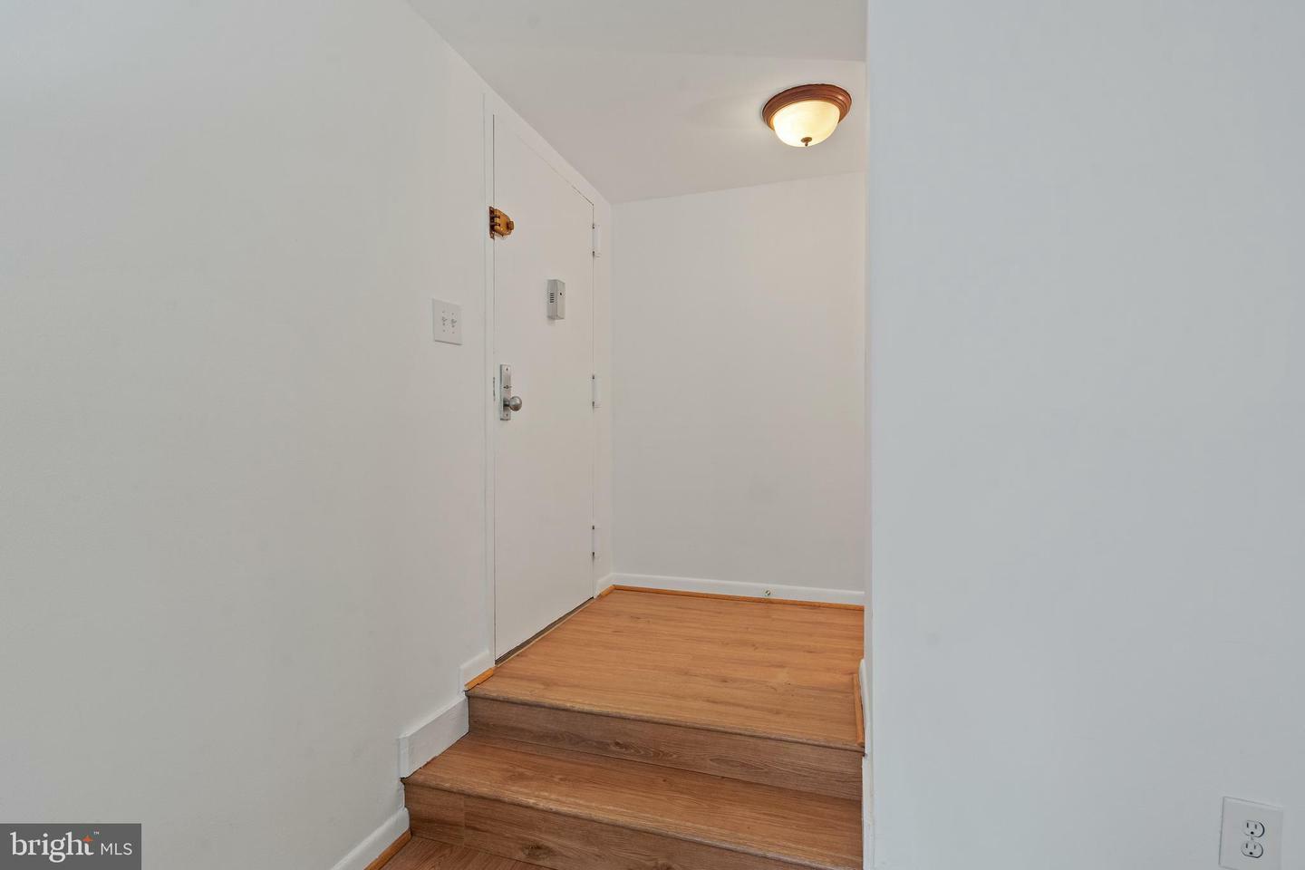 Property Photo: 11208 Chestnut Grove Square 112 VA 20190