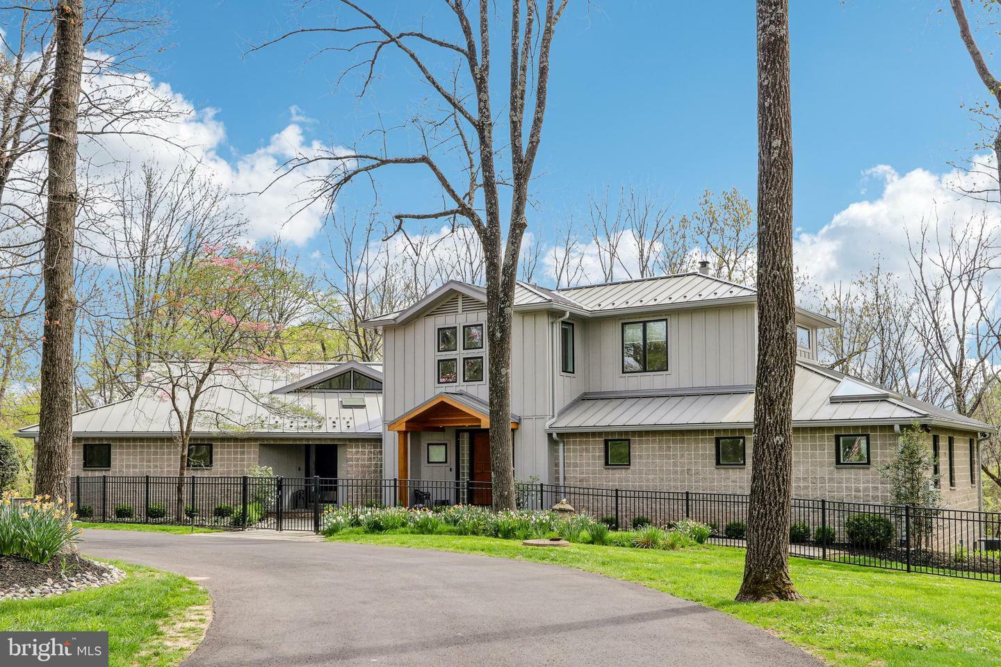 Property Photo: 20 Woodhill Road PA 18940