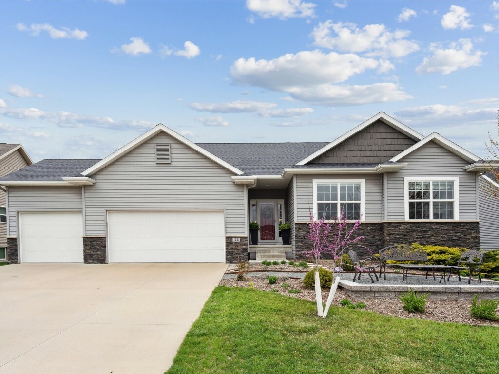 Property Photo: 1444 Lindenbrook Lane IA 52302