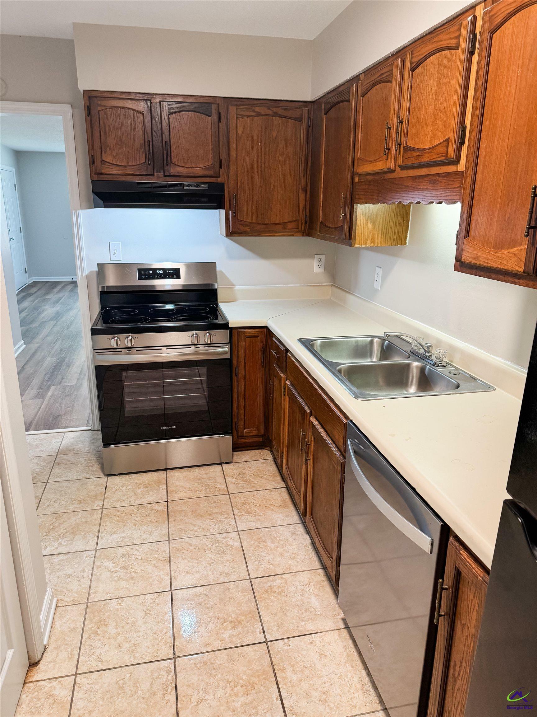 Property Photo: 108 S Montrose St 31030