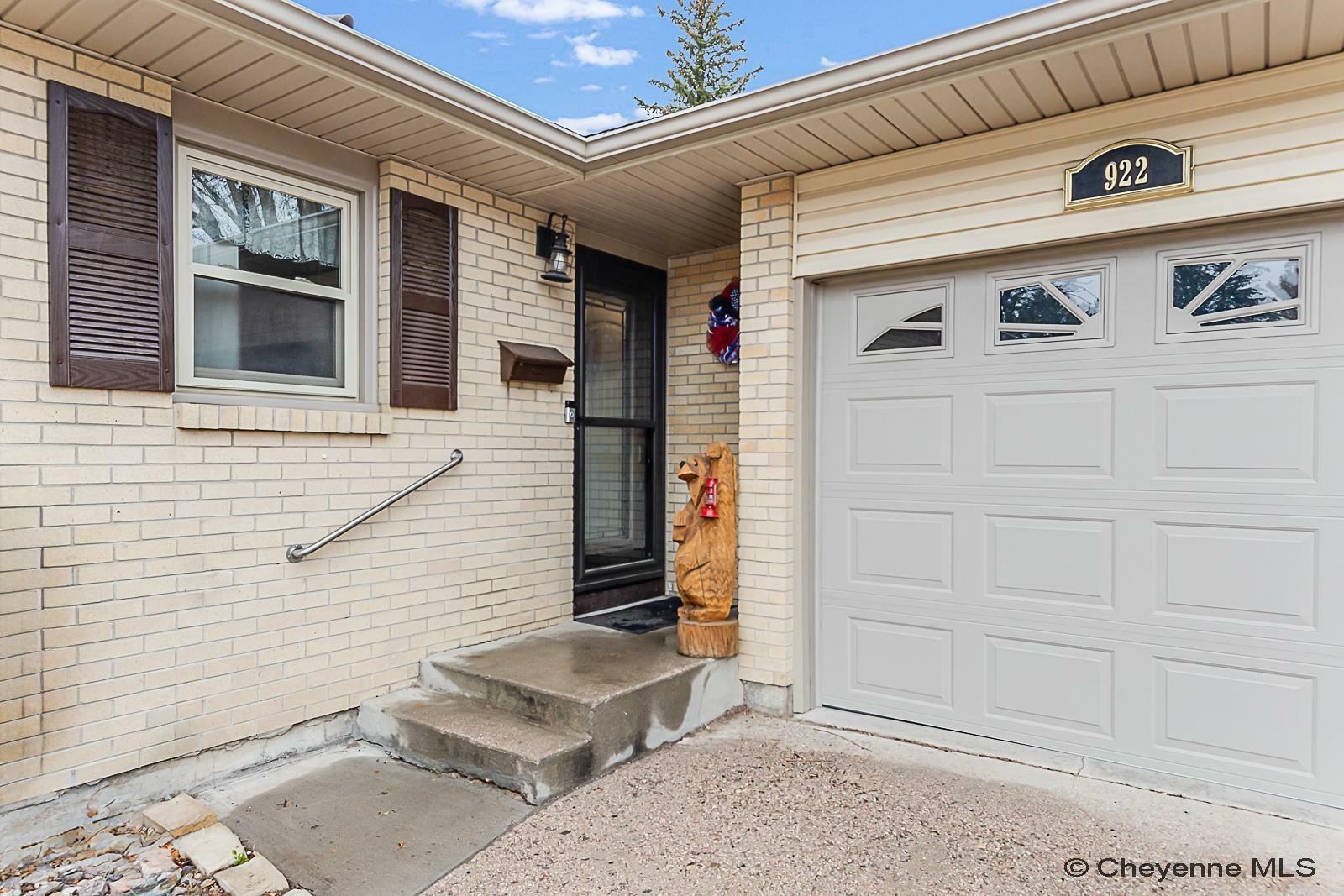 Property Photo: 922 Arapaho St WY 82009