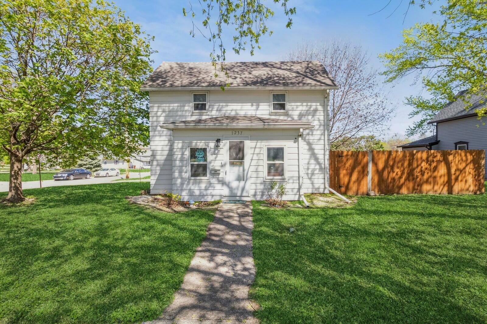 1237 10th Street  Nevada IA 50201 photo