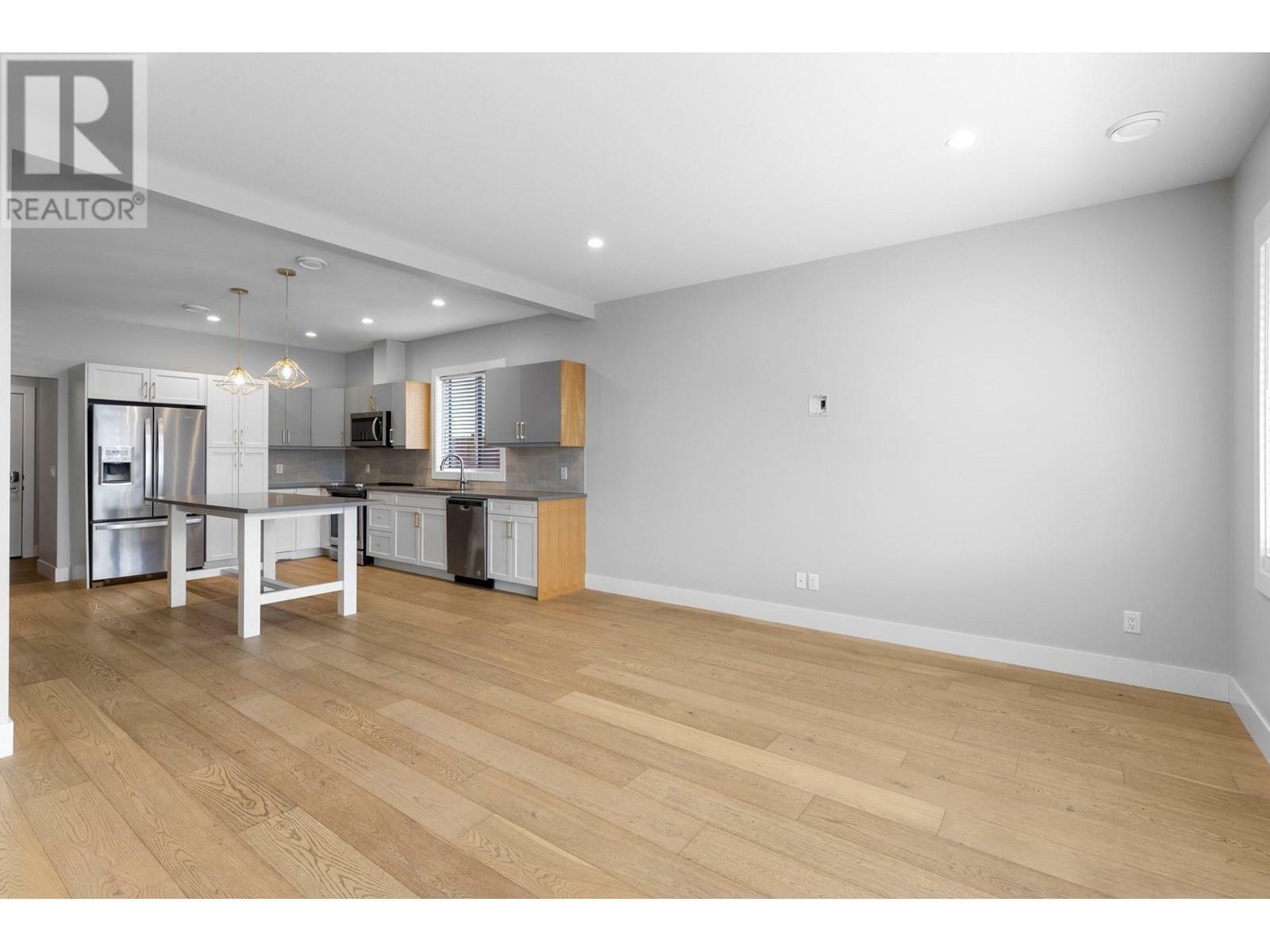 Property Photo: 728 Coopland Crescent BC V1Y 2V1