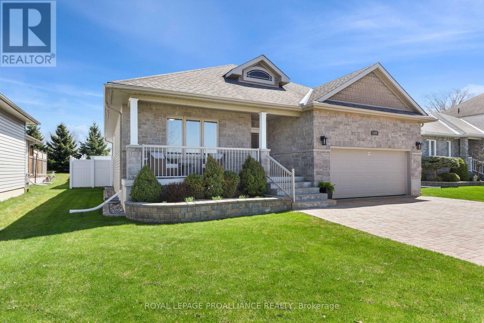 Property Photo: 1047 Fitzsimmons Drive ON K6V 0A1