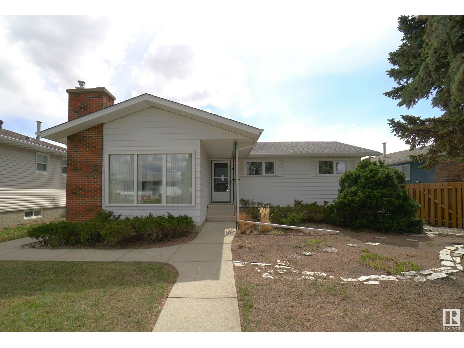 Photo de la propriété: 9411 139 Av NW AB T5E 5Z7