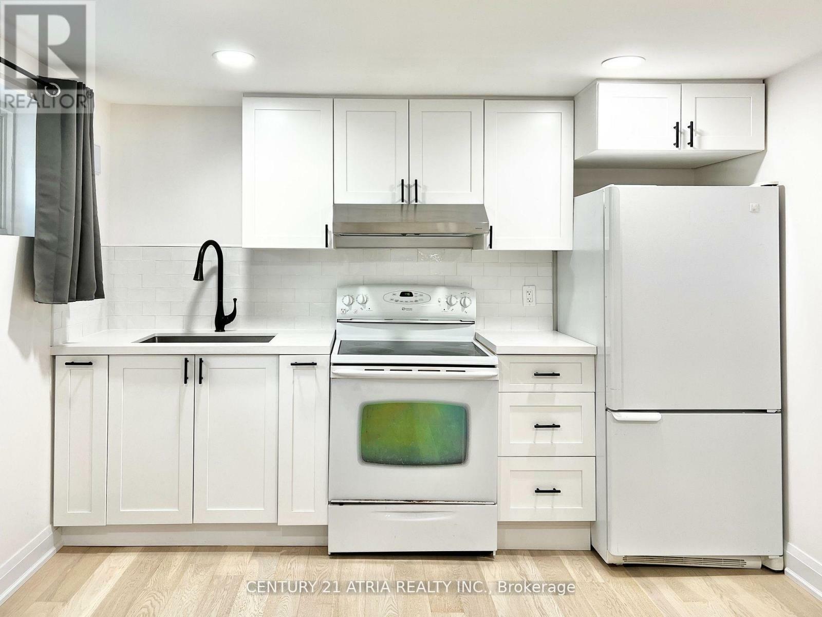 Property Photo: 2 Pannahill Road ON M3H 4N3