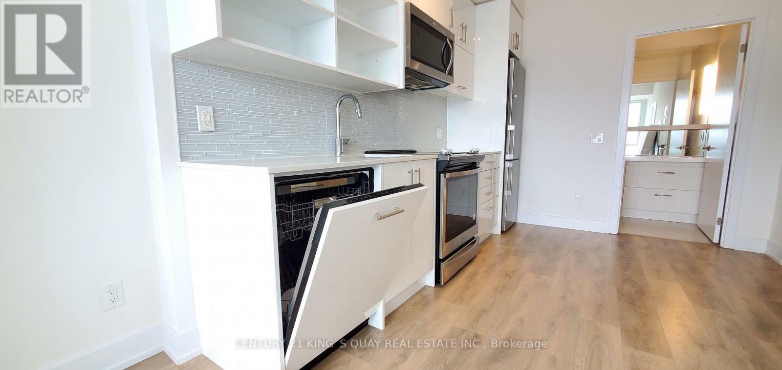 Property Photo: 128 Fairview Mall Drive 1112 ON M2J 0E8