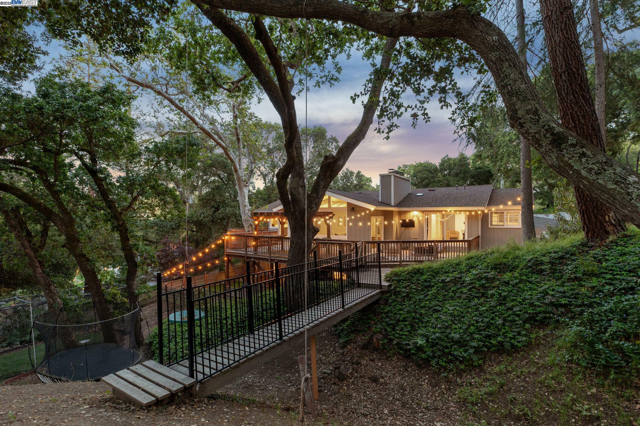 Property Photo: 370 Oak Lane CA 94566