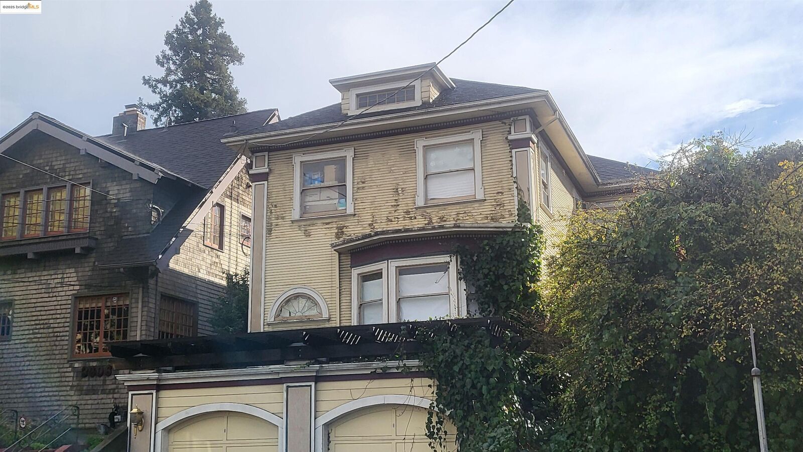 Property Photo: 3800 Harrison St CA 94611