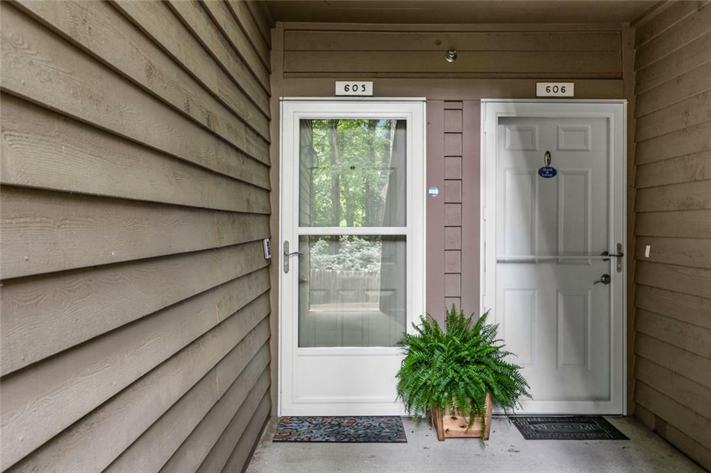 Property Photo: 605 Parkaire Crossing GA 30068