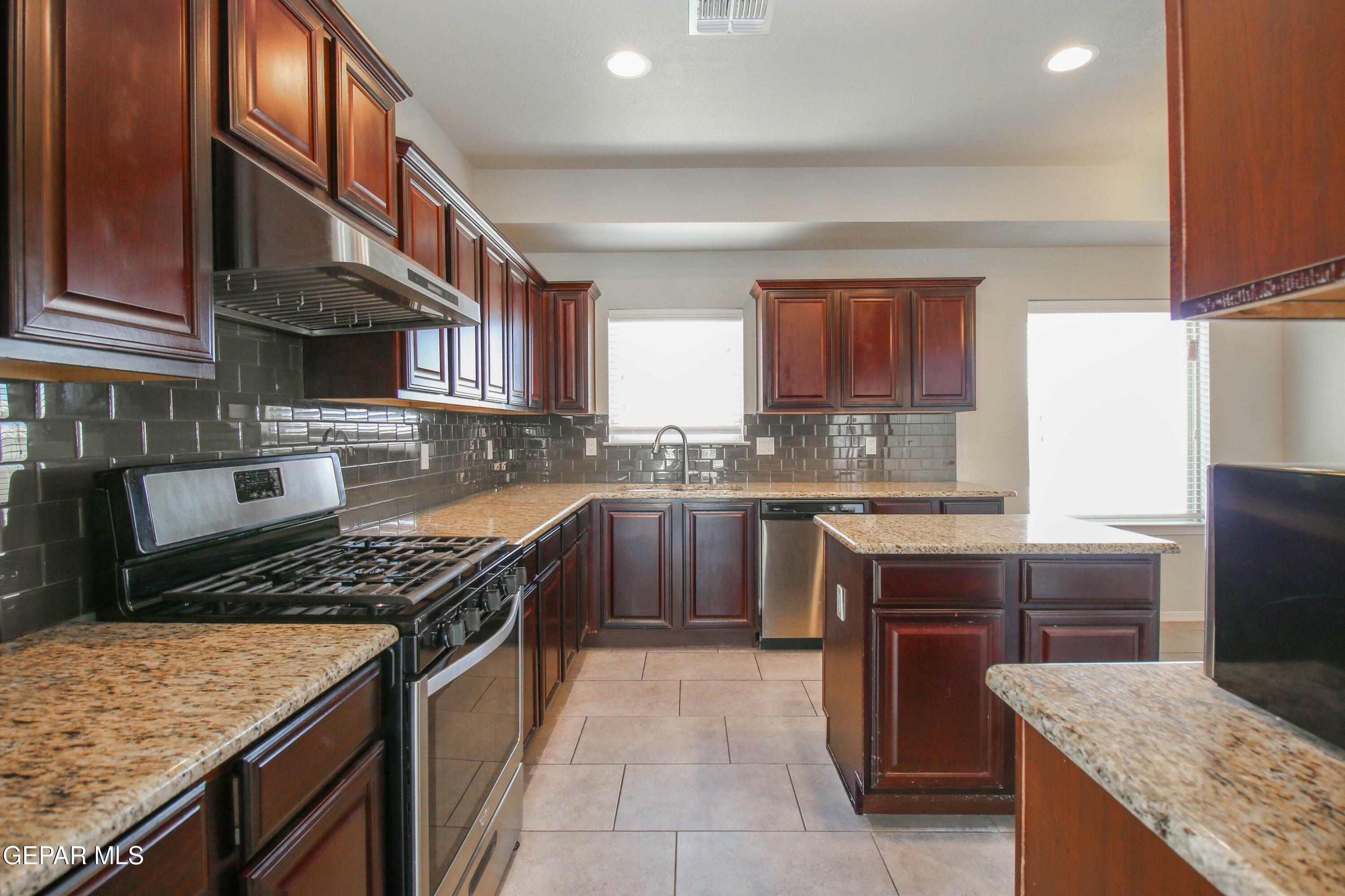 Property Photo: 777 Aislaby Street TX 79928