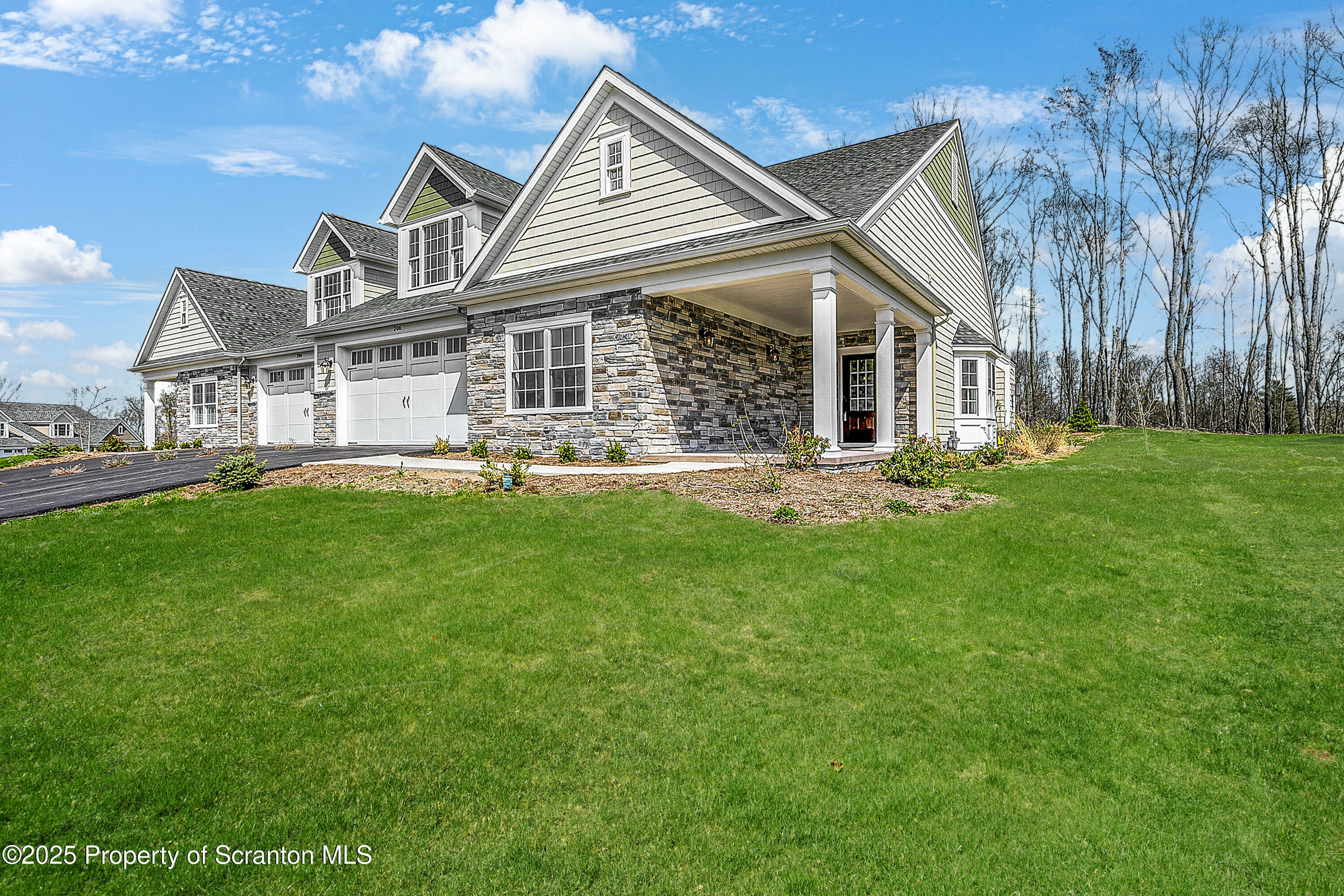 206 Oak Hill Circle  Clarks Summit PA 18411 photo