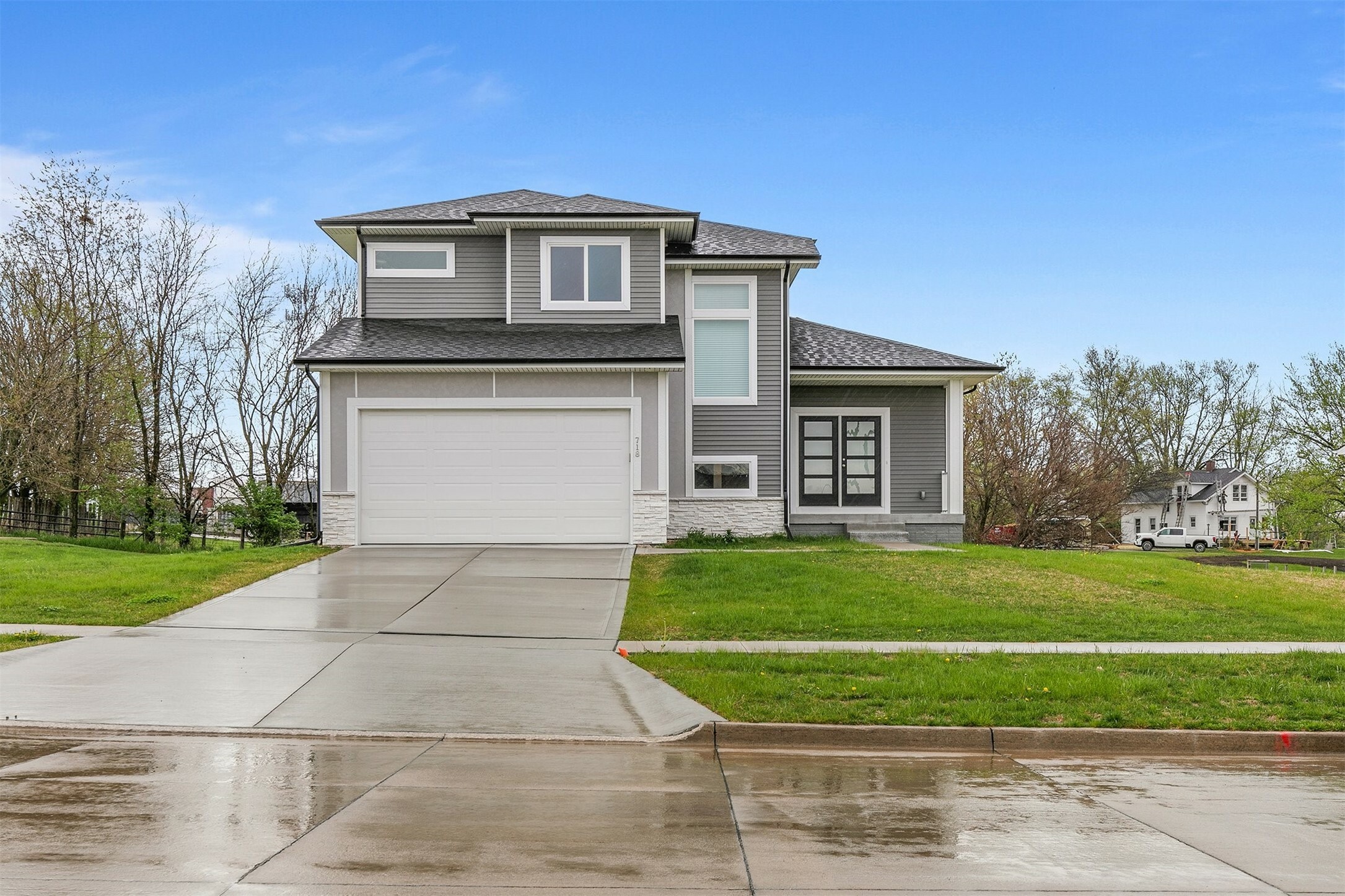 718 Fountain View Drive  Pella IA 50219 photo