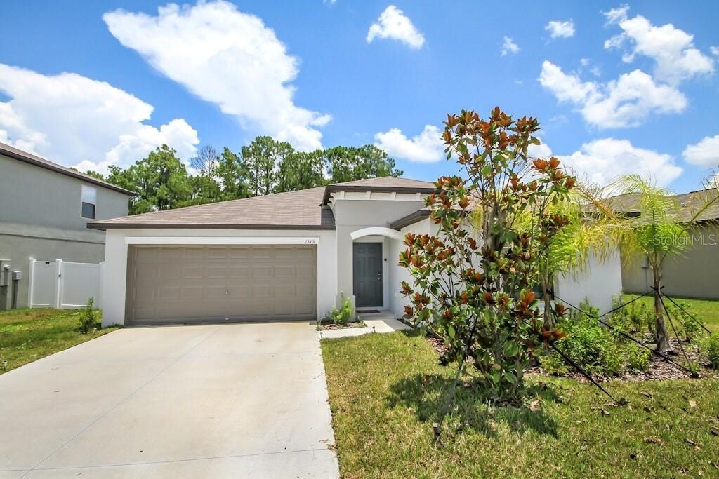 Property Photo:  13419 Willow Bluestar Loop  FL 33579 