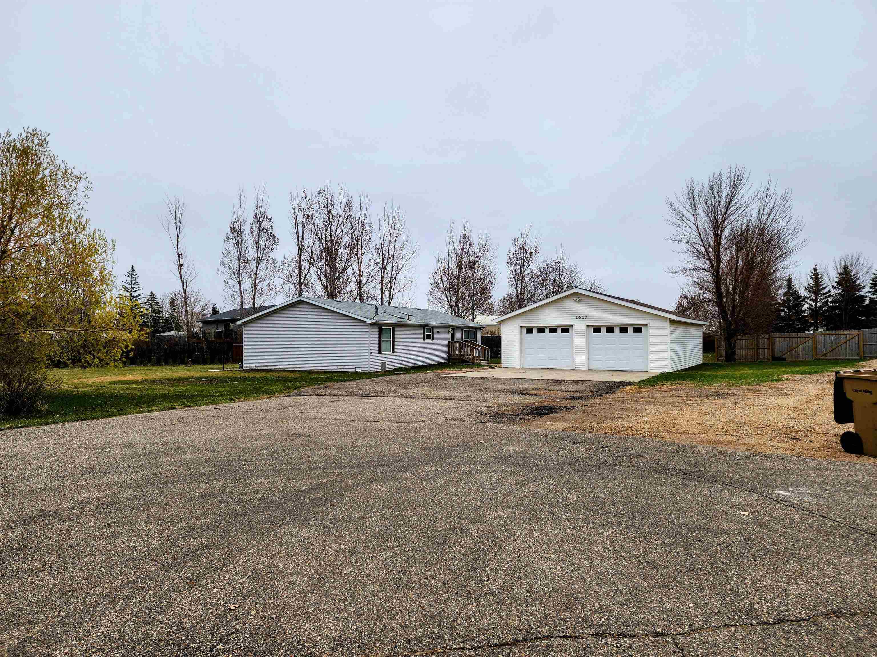 Property Photo: 1617 44th St SE ND 58701