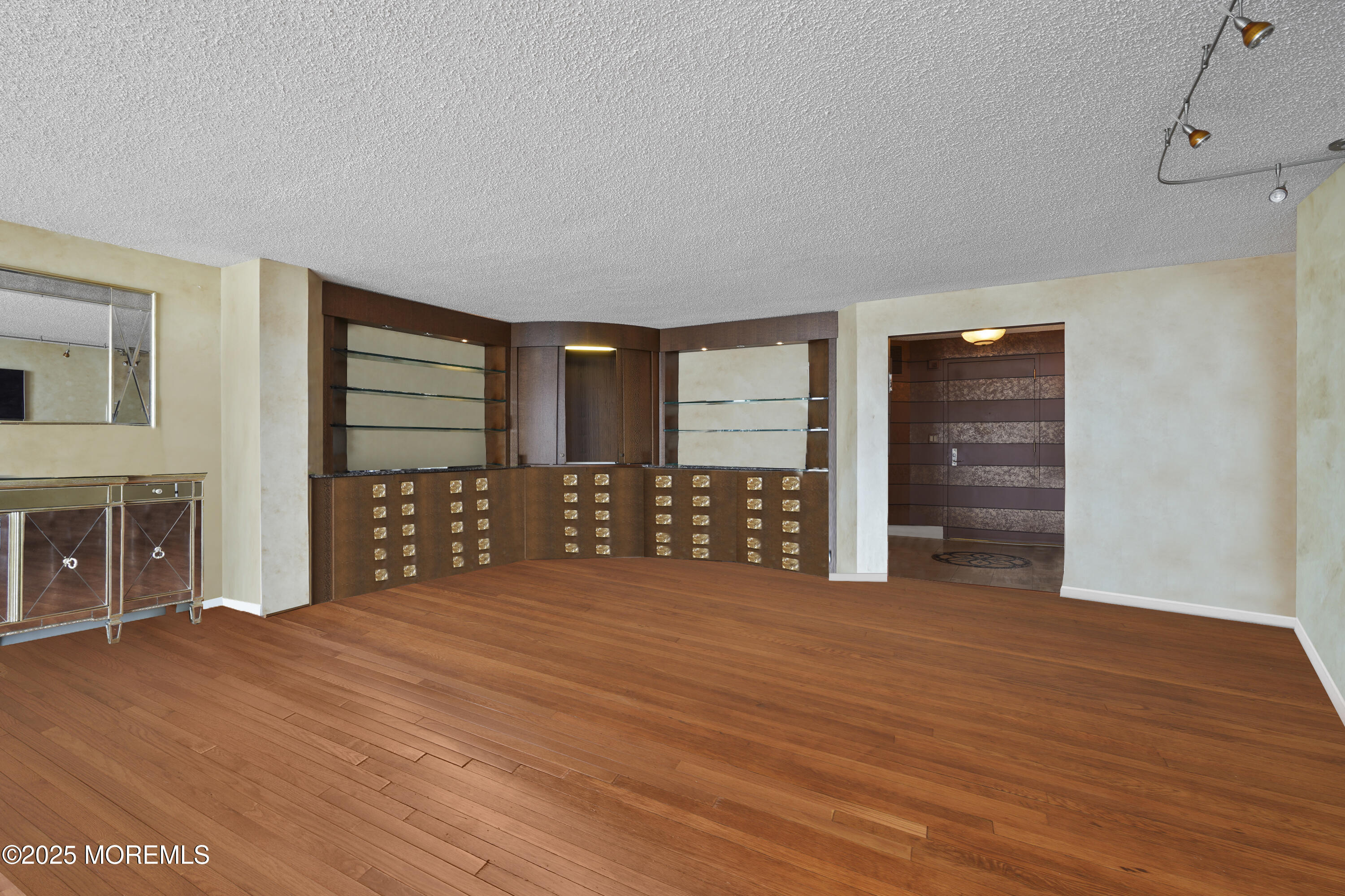 Property Photo:  717 Ocean Avenue 512  NJ 07740 