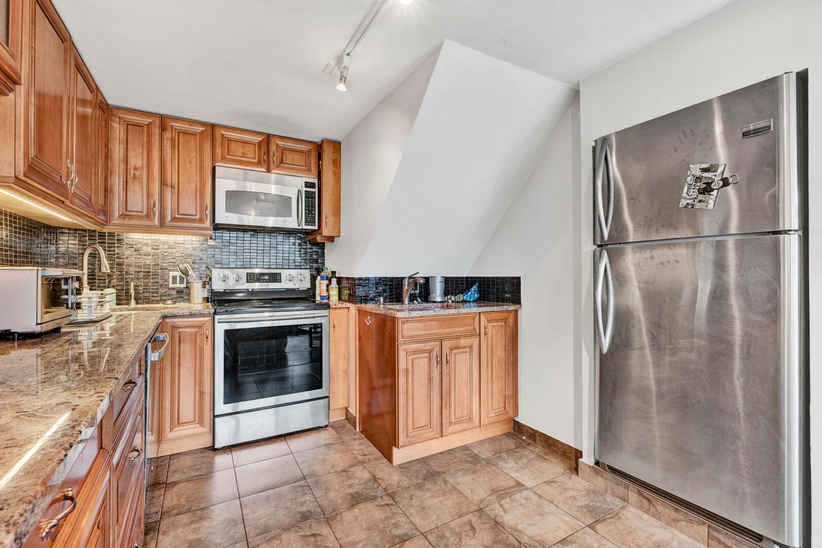 Property Photo: 1221 N Dearborn Parkway 403S IL 60610