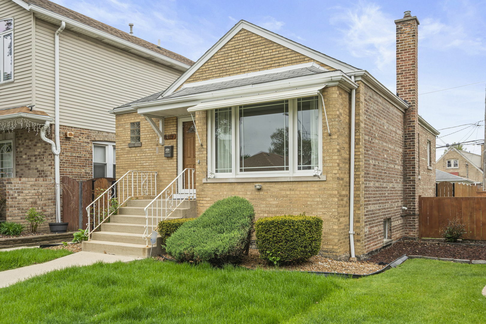 5414 S Newland Avenue  Chicago IL 60638 photo