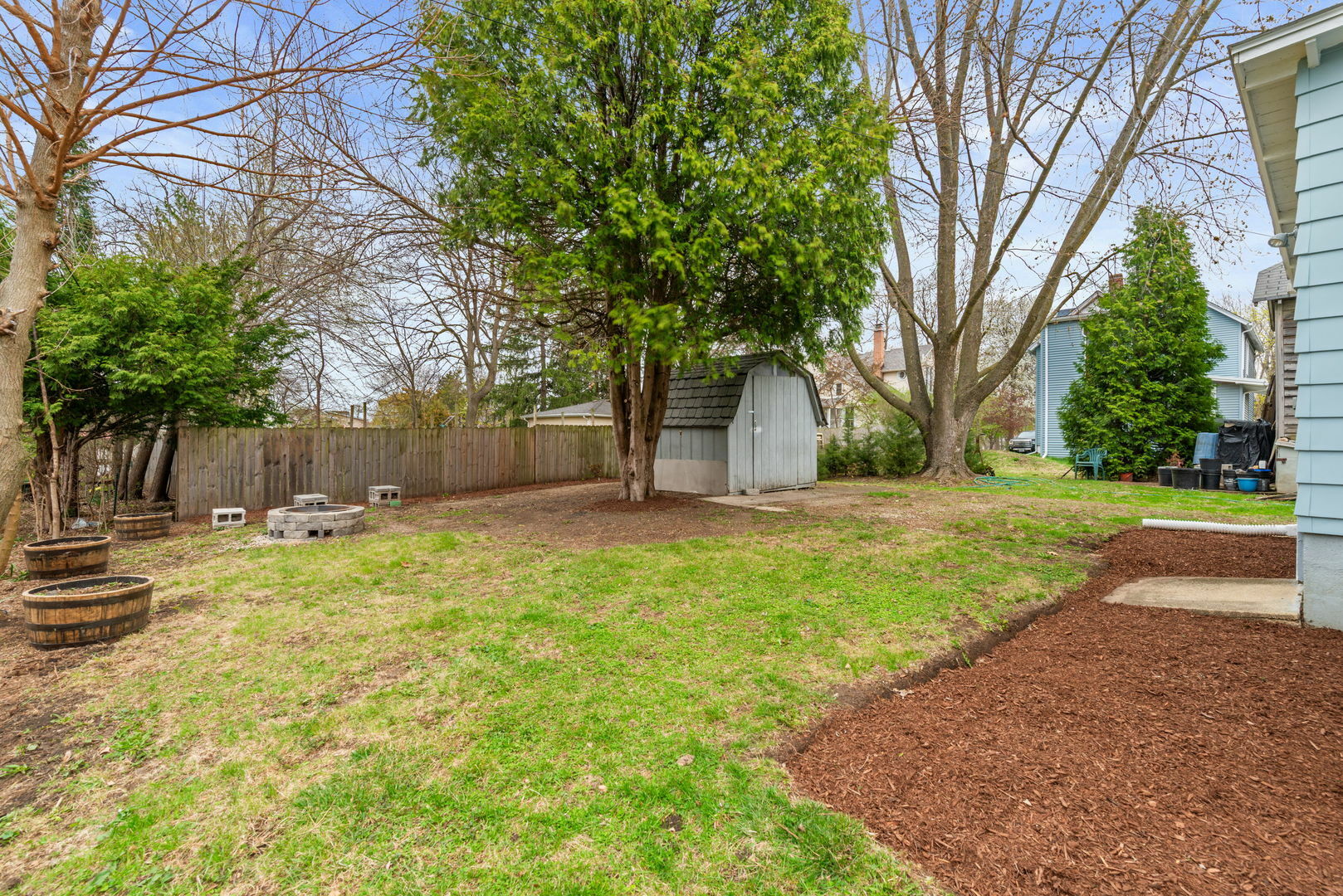 Property Photo: 418 Barber Street IL 60185
