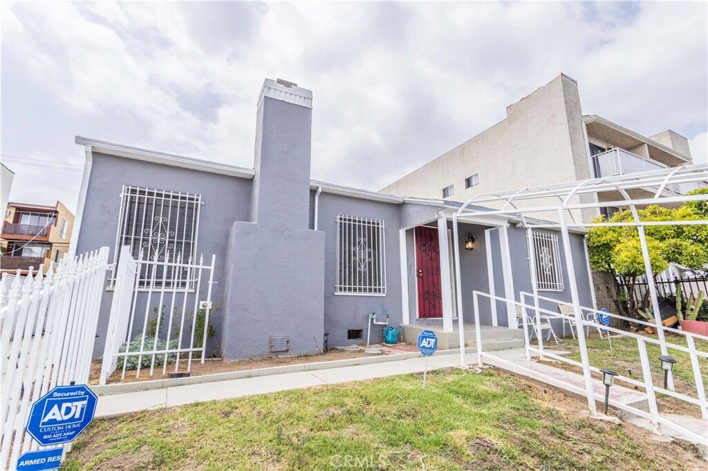 Property Photo:  901 N Alexandria Avenue  CA 90029 