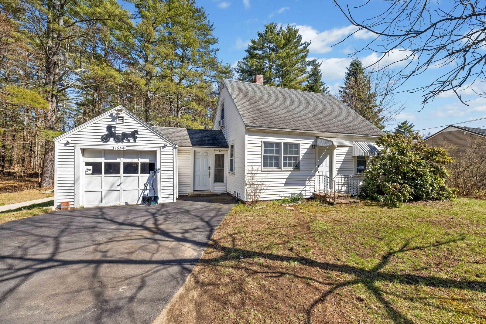 Property Photo: 1654 Carl Broggi Highway ME 04027
