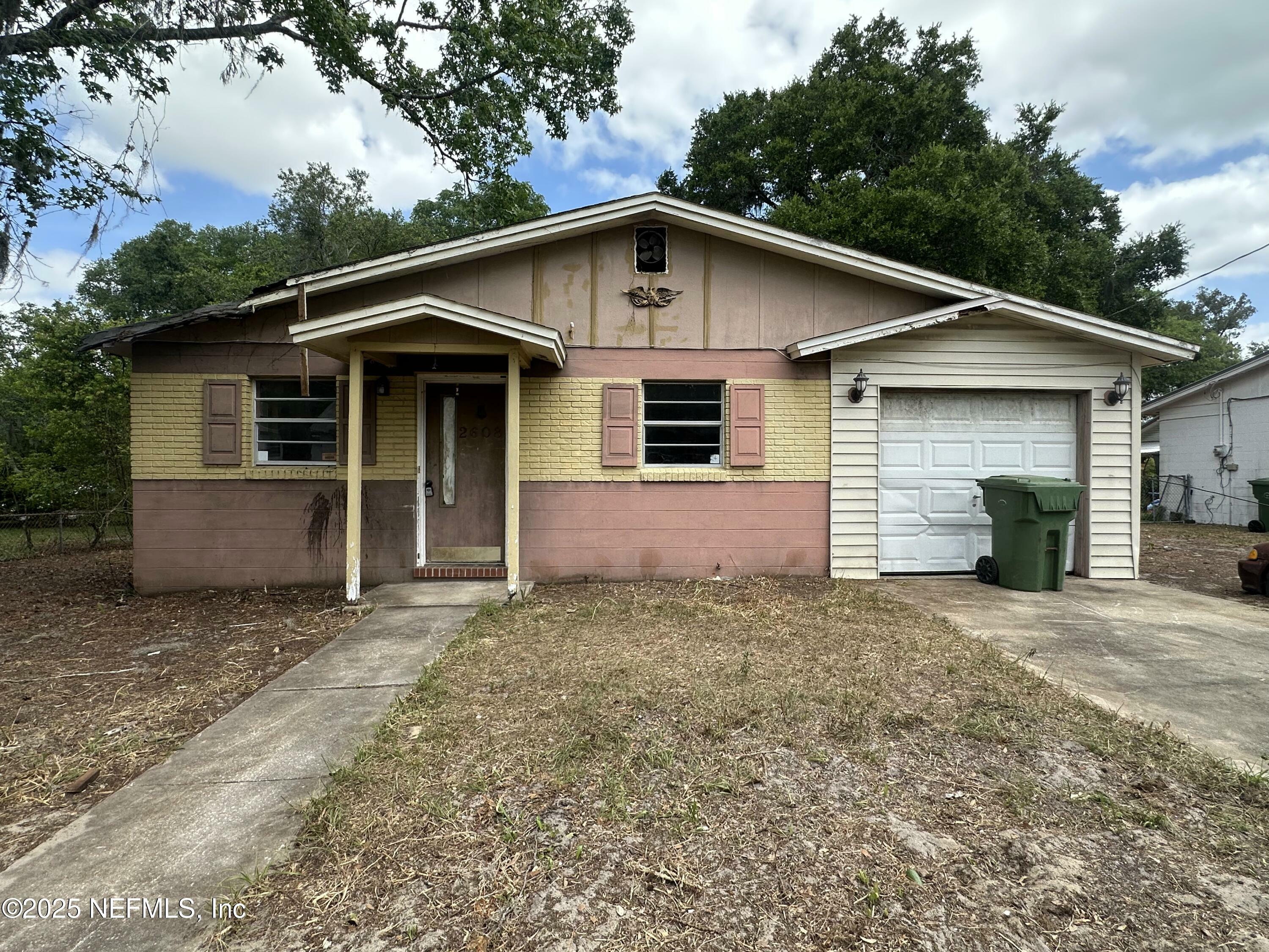 Property Photo: 2608 Oak Street FL 32177
