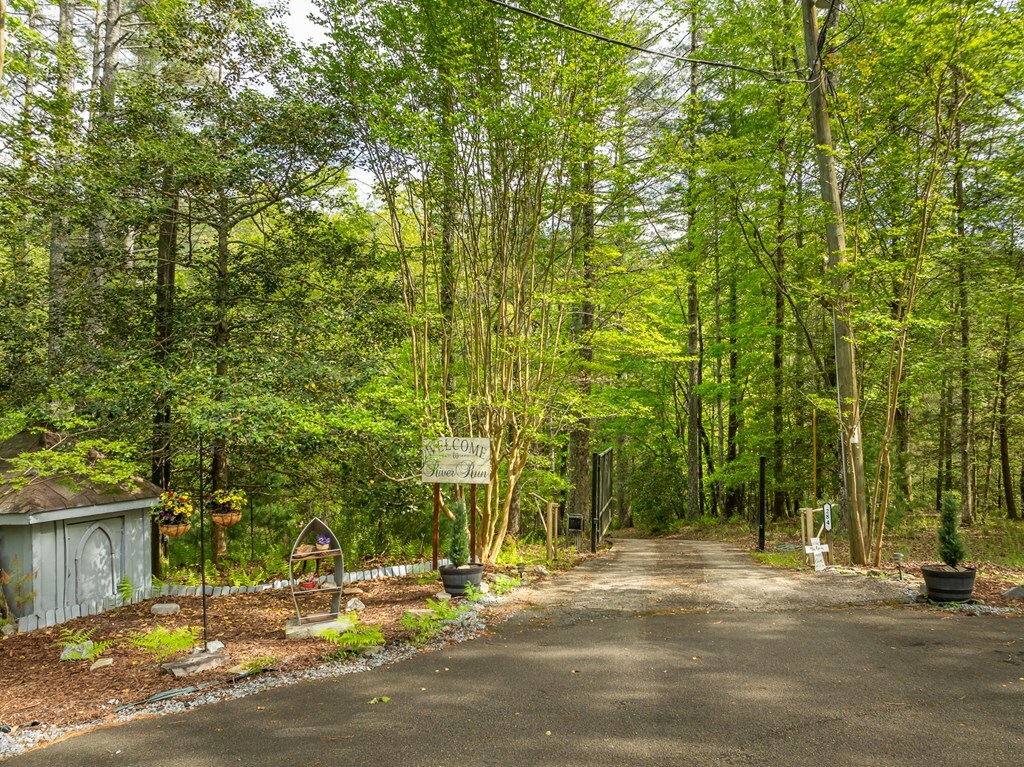 Property Photo: 284 Wedowee Court GA 30540