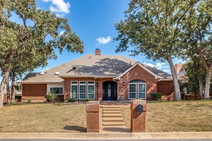 Property Photo: 2103 Bay Club Drive TX 76013