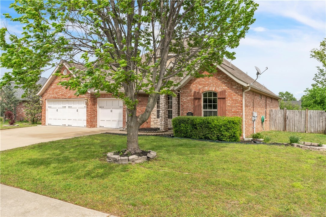 Property Photo: 3905 SW Sycamore Street AR 72713