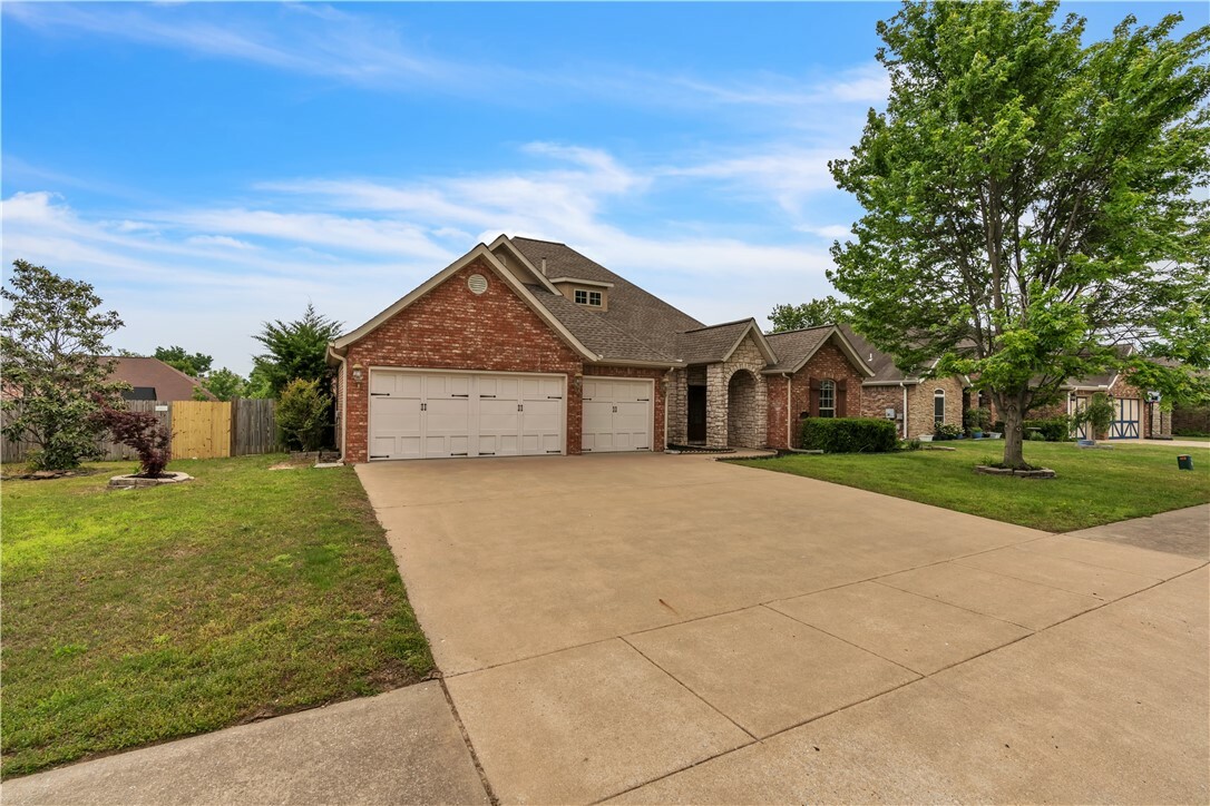 Property Photo: 3905 SW Sycamore Street AR 72713