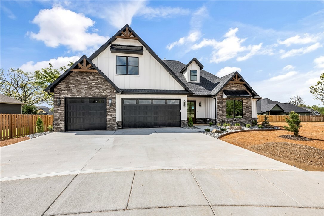 Property Photo: 3631 Bitterroot Cove AR 72712