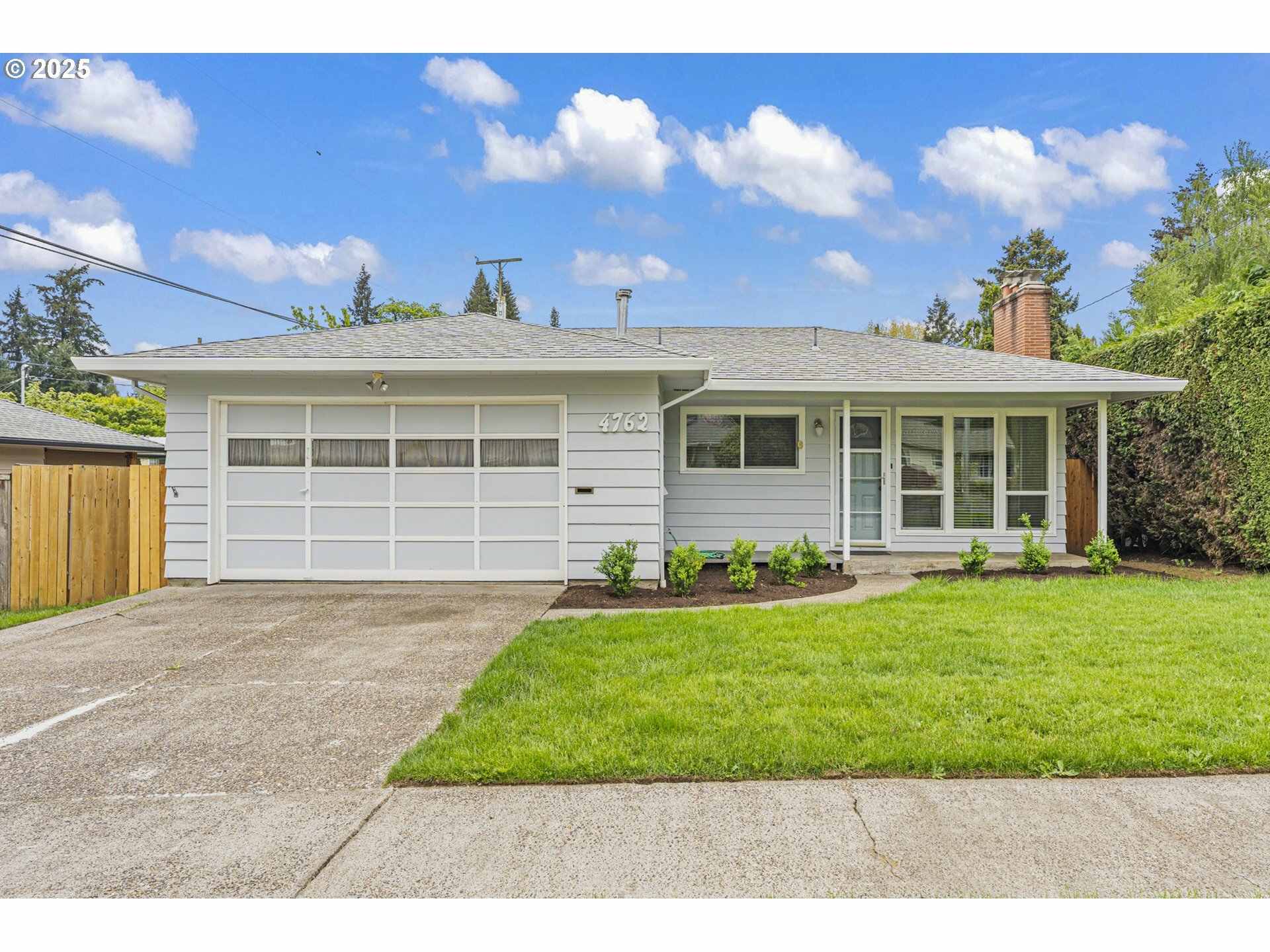 Property Photo:  4762 SE Ada Ln  OR 97222 