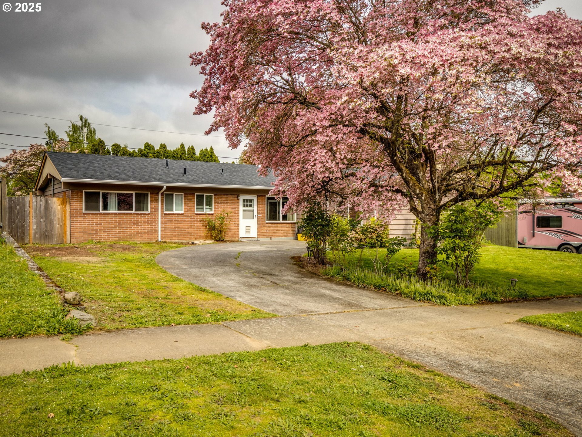 Property Photo: 2437 NE 134th Pl OR 97230