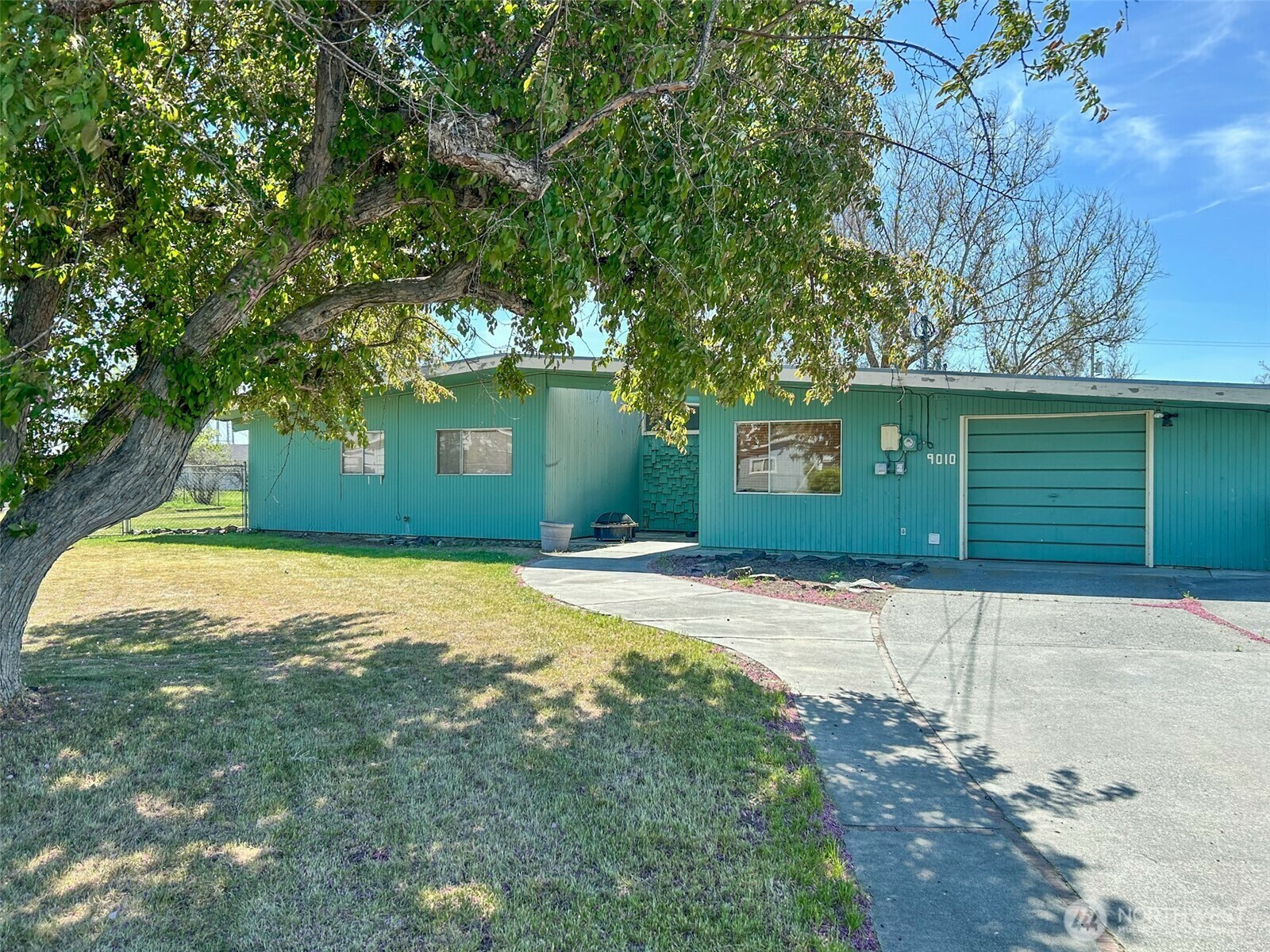 9010  Bong Loop  Moses Lake WA 98837 photo