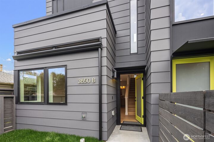 Property Photo: 3650 51st Avenue SW B WA 98116