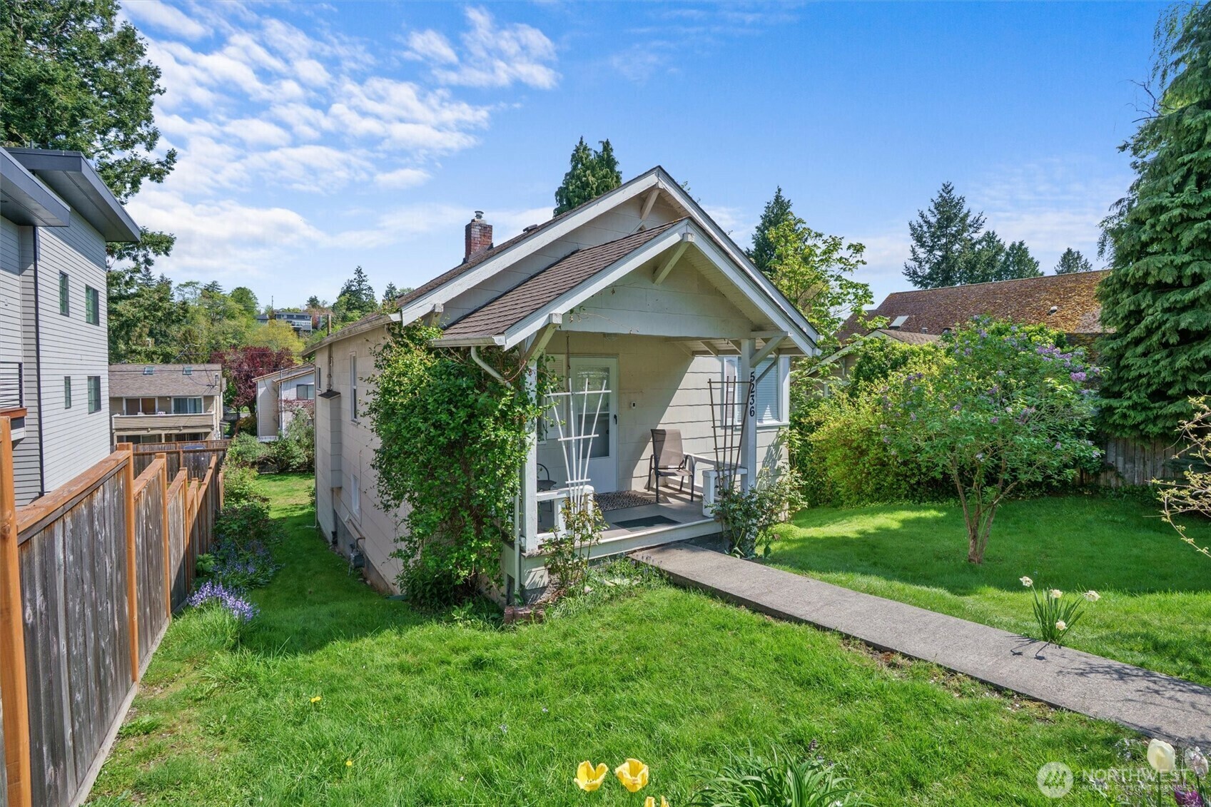 Property Photo: 5236 40th Avenue SW WA 98136