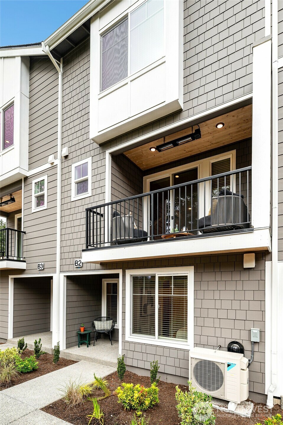 Property Photo: 13730 Manor Way G3 WA 98087