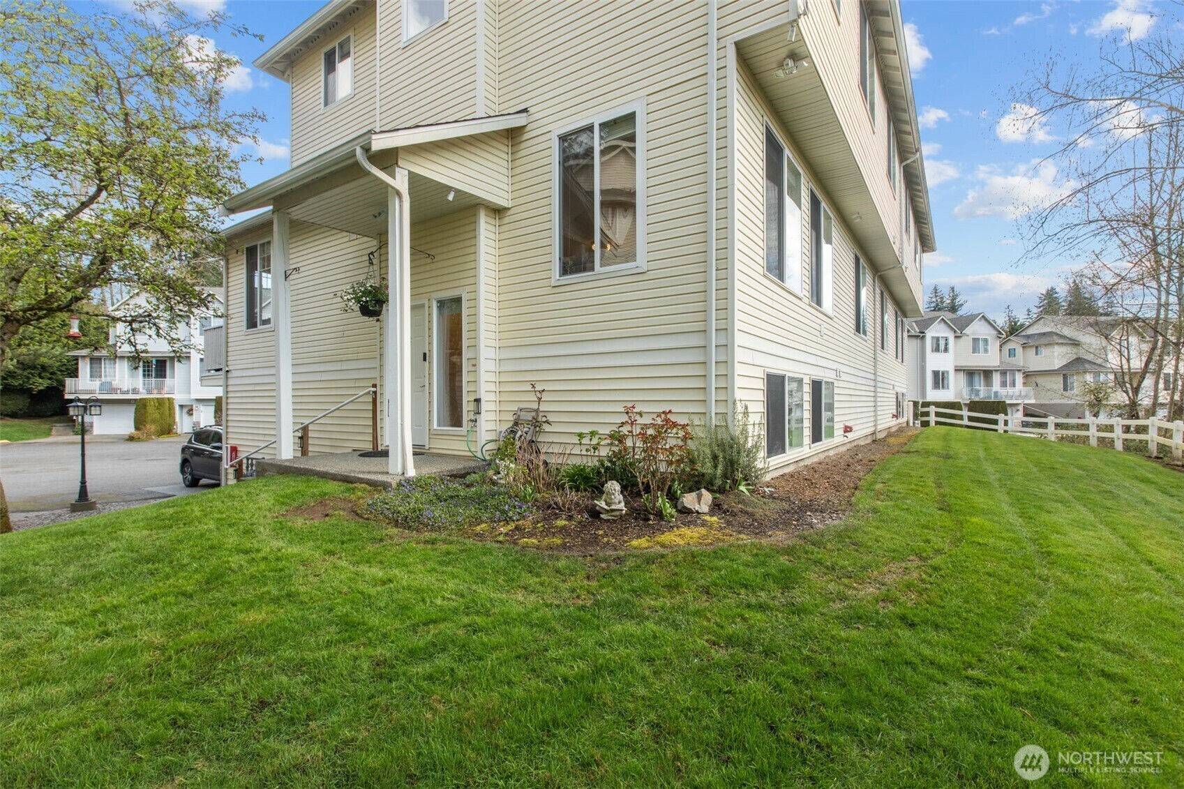 Property Photo: 10420 Holly Drive D WA 98204