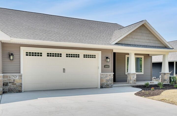 1419 Prairie Lake Circle  Neenah WI 54956 photo