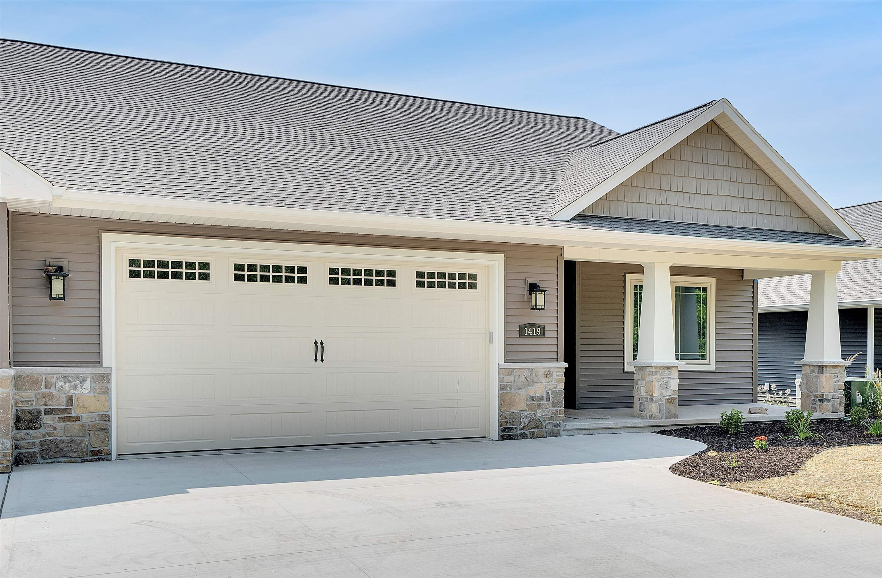1419 Prairie Lake Circle  Neenah WI 54956 photo
