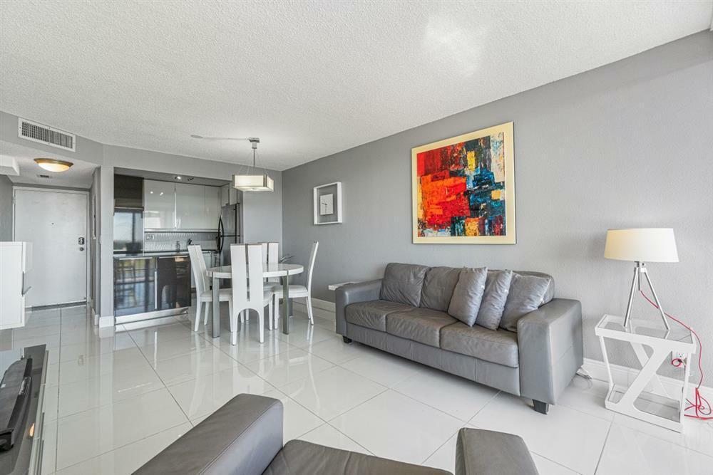 Property Photo: 1830 Embassy Drive 613 FL 33401